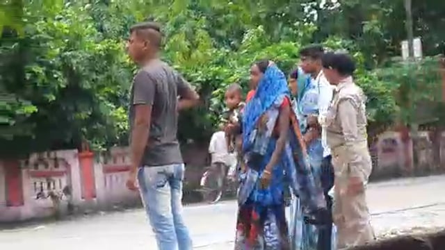 नवाबगंज थाना क्षेत्र के गोप सराय गांव में जमीनी विवाद के कारण दो पक्षों में हुई मारपीट