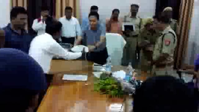 डलमऊ रायबरेली।  जिलाधिकारी एवं पुलिस अधीक्षक की अध्यक्षता में संपूर्ण समाधान दिवस आयोजित किया गया। समाधान दिवस में फरिया