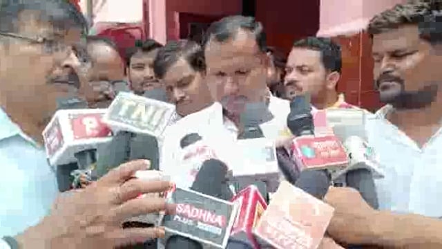 रायबरेली प्रधानमंत्री का 72 वां जन्मदिवस मनाया गया इस अवसर पर भाजपा कार्यकर्ता रक्तदान में बढ़ चढ़कर हिस्सा लिया।-विधायक