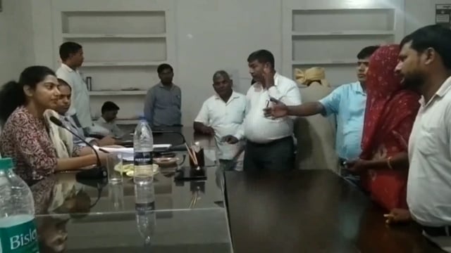 छाता तहसील में लगा संपूर्ण समाधान दिवस