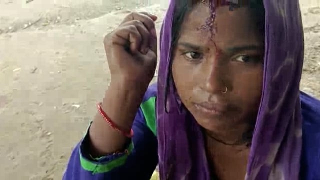 अयाना थाना के चिंताईं नगला में पारिवारिक विवाद को लेकर महिला को पीटा