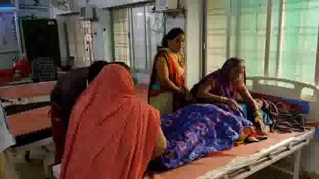 विद्युत करंट की चपेट में आकर विवाहिता घायल