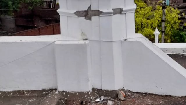 गण्डारा बाजार स्थित शाही ईदगाह की मीनार पर गिरी आकाशी बिजली टला बड़ा हादसा
