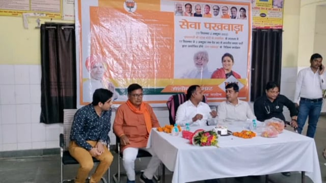 प्रधानमन्त्री के जन्म दिन के उपलक्ष्य में विधायक अशोक कोरी ने निःशुल्क स्वास्थ्य परीक्षण का फीता काटकर किया शुभारम्भ। 