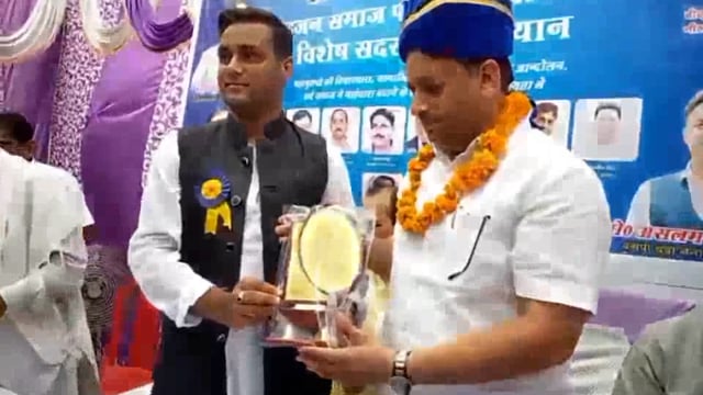 अलीगढ़:बसपा नेता मोहम्मद असलम के नेतृत्व में सैकड़ों लोगों ने ली बसपा की सदस्यता । महापौर सहित बसपा नेता रहे मौजूद 