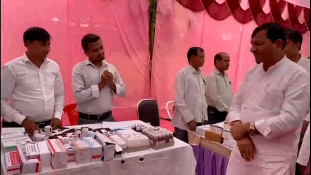 गोंडा :मसकनवा में स्वास्थ्य मेले का विधायक प्रभात वर्मा ने फीता काटकर किया उद्घाटन