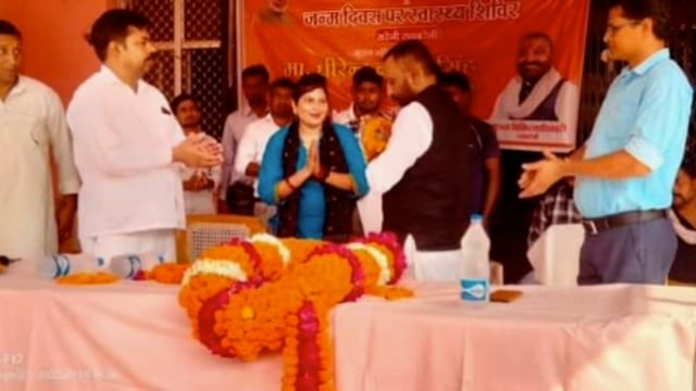 सरेनी सीएससी अस्पताल में सेवा पकवारा के द्वारा किए गए कई कार्यक्रम पूर्व विधायक रहे मौजूद।