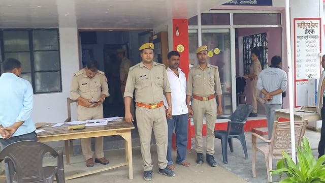 तिरंगा जलाकर सोशल मीडिया पर वीडियो वायरल करने वाले को शिवगढ़ पुलिस ने गिरफ्तार कर भेजा जेल