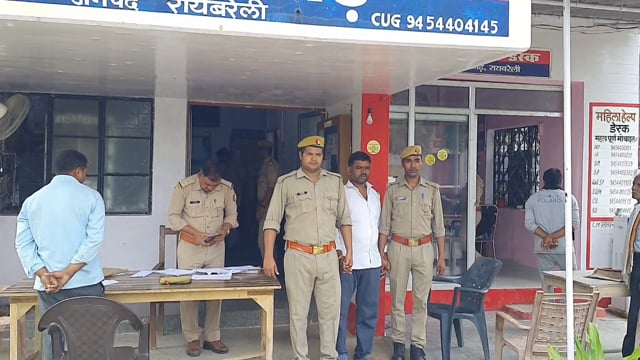 तिरंगा जलाकर सोशल मीडिया पर वीडियो वायरल करने वाले को शिवगढ़ पुलिस ने गिरफ्तार कर भेजा जेल