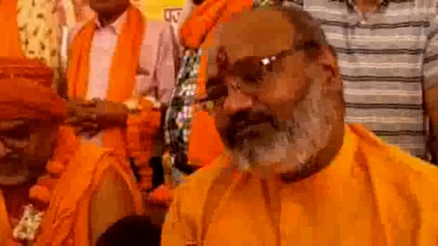 इस्लाम मदरसा के विद्यार्थियों को शेवरों में भेज कर निकाल देना चाहिए कुरान का वायरस AMU  को बम से उड़ा कर सभी को भेज देना