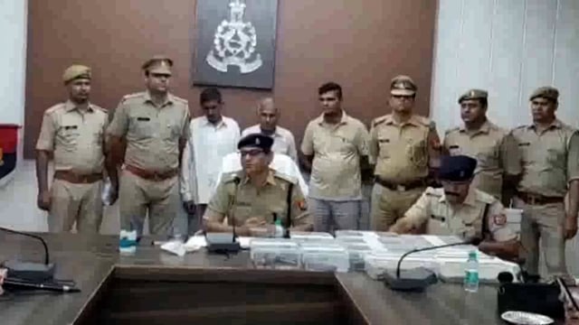 मथुरा पुलिस ने अवैध शस्त्र फैक्ट्री का किया भंडाफोड़ भारी मात्रा में निर्मित अर्ध निर्मित अवैध हथियार बरामद