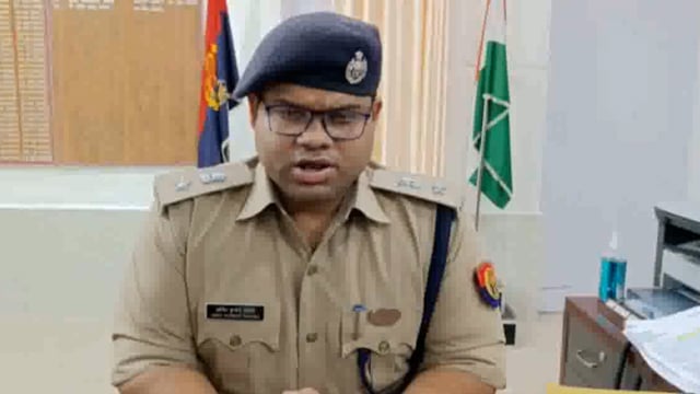 जिले में बढ़ रही आपराधिक घटना को रोकने के लिए सभी थाना अध्यक्ष अराजक तत्वों पर रखे नजर इटवा में एसपी अमित कुमार आनंद