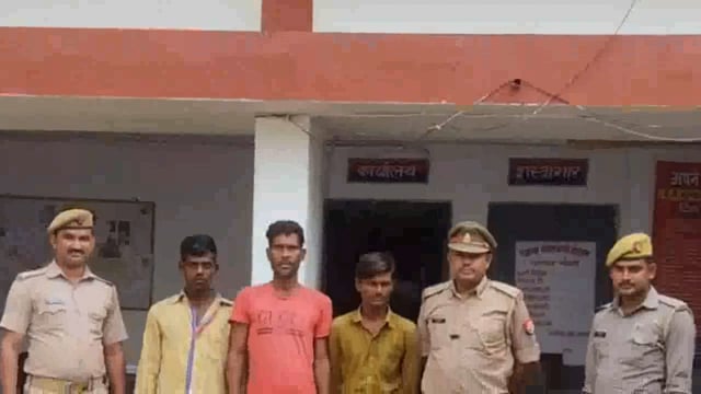 गोंडा: चोरी की घटना का हुआ खुलासा चोरी की योजना बनाते समय तीन शातिर चोर गिरफ्तार