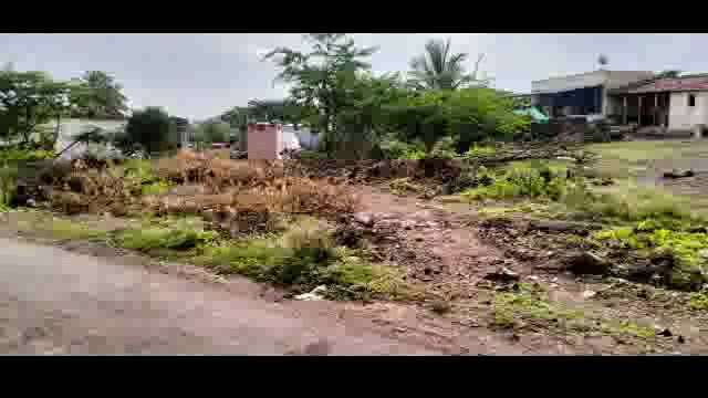 बनपुरी तील नागरिकांनी रस्ता खुला करून द्यावा या मागणीचे निवेदन आटपाडीच्या तहसीलदारांना दिले आहे


