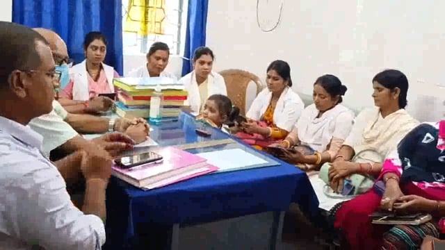 पीएचसी हसनगंज में स्वास्थ्य कर्मियों की एक दिवसीय समीक्षात्मक बैठक हुई आयोजित, कार्य सहित कई बिंदुओं पर हुई चर्चा