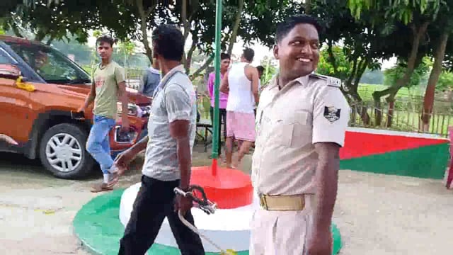 शराब पीने के आरोप में हसनगंज पुलिस ने बड़की रटनी गांव से एक व्यक्ति को किया गिरफ्तार भेजा जेल