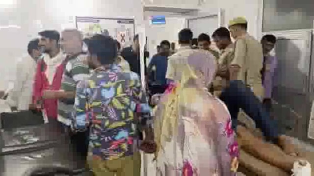 रोडवेज बस की चपेट में आकर 2 युवक गम्भीर रूप से घायल