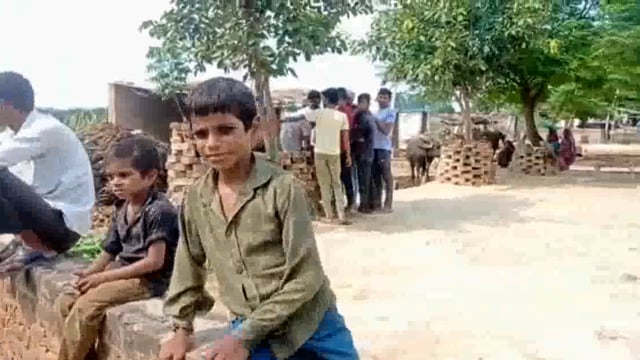 कन्नौज के चपुन्ना चौकी के शिवपुर बड़ा नगला गांव में घर के अंदर महिला का हंसी के फंदे पर लटकता मिला सब मायके पक्ष ने 