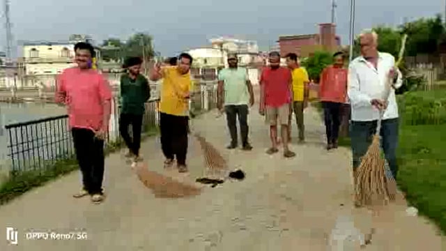 जालौन
प्रधानमंत्री नरेन्द्र मोदी के जन्मदिन को सेवा सप्ताह के रूप में मना रहे भाजपाइयों ने आज़ लगाई झाडू 