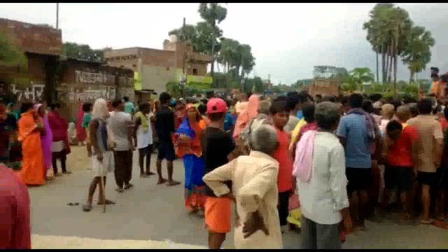 अज्ञात वाहन की चपेट में आने से एक की मौत व एक घायल