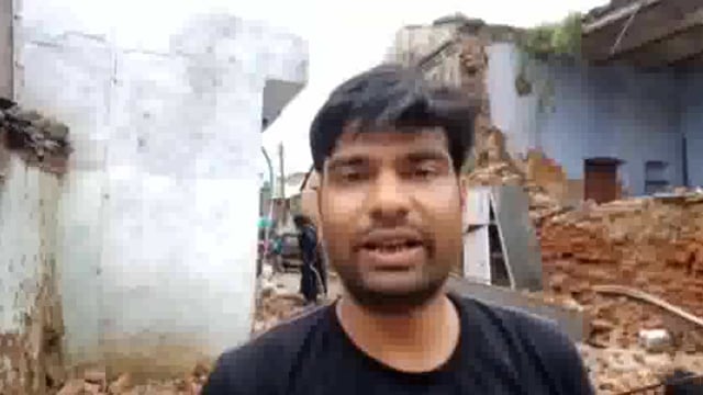 जालौन,कोंच लगातार हो रही बारिश में भरभरा कर गिरी विद्यालय की जर्जर दीवाल