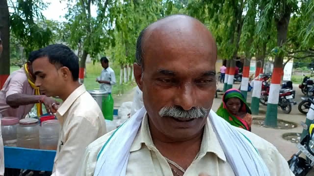  ग्रामीणों के द्वारा ग्रामीण रास्ता को अतिक्रमण से मुक्त कराने को लेकर दिया गया आवेदन