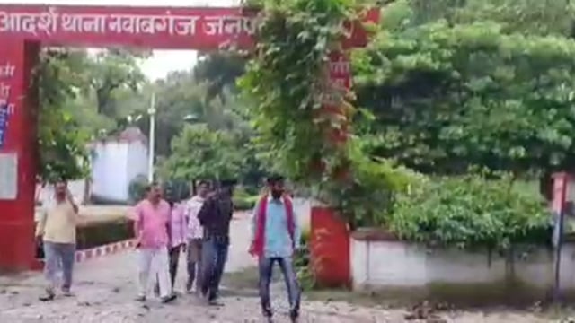 नवाबगंज थाने पर तैनात 8 आरक्षण को पुलिस कप्तान द्वारा किया गया लाइन हाजिर भेजा पुलिस