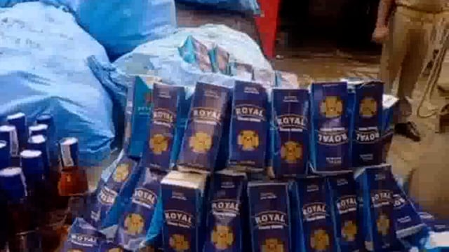 यमुना एक्सप्रेस वे पर सोनीपत से बिहार जा रही शराब पकड़ी एक तस्कर को लिया हिरासत में