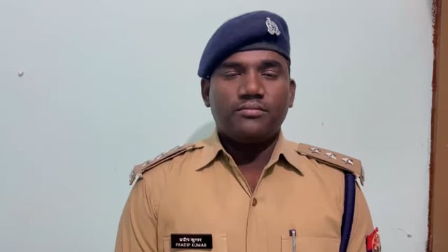 फफूंद में लाइनमैन के साथ हुई मारपीट के संबंध में बोलते सीओ अजीतमल प्रदीप कुमार