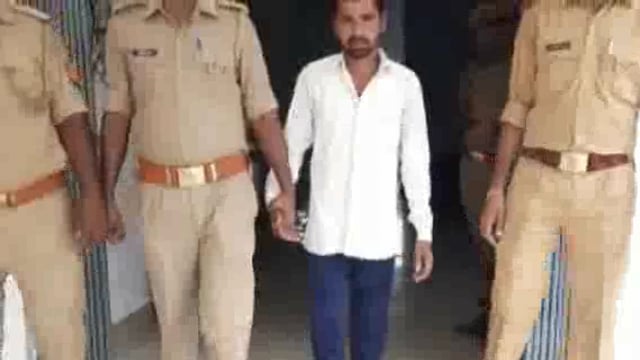 कोतवाली मुर्तिहा पुलिस ने हत्या मामले के आरोपी को आला कत्ल लोहे की हत्या के साथ किया गिरफ्तार