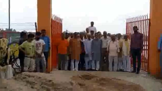 Rae Bareli-प्रधानमंत्री के जन्मदिन के  अवसर पर भाजपा कार्यकर्ताओं ने सेवा पखवाड़े के अंतर्गत अमृत सरोवर पर किया पौधरोपण 