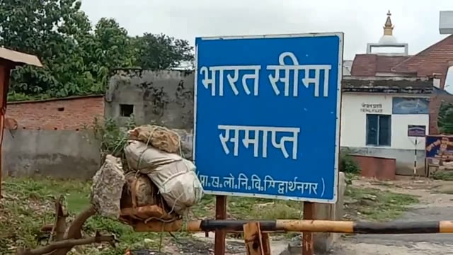 नौगढ़ त्यौहारों को लेकर अलिगढ़वा बार्डर पर एसएसबी और पुलिस की संयुक्त टीम ने किया पेट्रोलिंग 