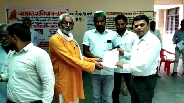 तीसरे सल्फर से भरे गोदाम की जांच और कार्रवाई की मांग को लेकर वासियों ने एसडीएम कैसरगंज को सौंपा ज्ञापन