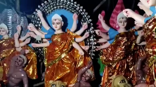 गोंडा पर्यावरण संरक्षण का संदेश देगी मां अंबे की प्रतिमाएं, काली मिट्टी और पुआल से तैयार करने में जुटे कारीगर