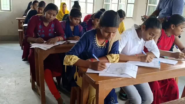 उत्क्रमित माध्यमिक विद्यालय पदमपुर में दसवीं व नवमी के प्रथम शाब्दिक परीक्षा का हुआ आयोजन, सभी छात्र छात्रा रहे उपस्थित