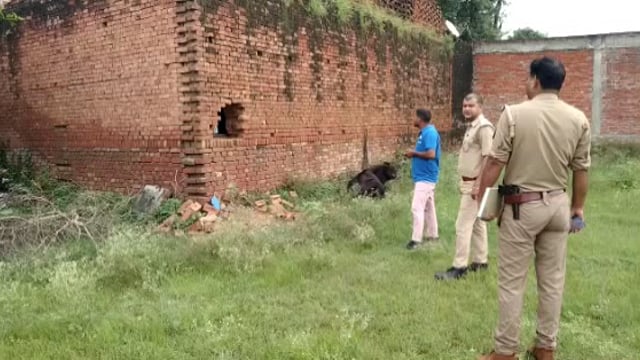 लालगंज थाना क्षेत्र में मोबाइल शॉप की दुकान में सेंध लगाकर नगदी और मोबाइल चोरों ने किया पर थाने में दी शिकायत।