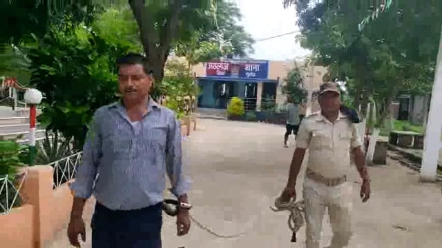 बदरखा गांव से फरार वारंटी को पुलिस ने गिरफ्तार कर भेजा जेल