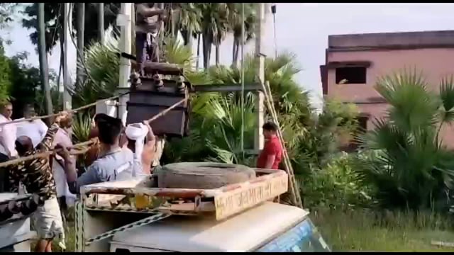 भटबिगहा में खराब पड़े ट्रांसफार्मर बदल कर लगाया गया नया ट्रांसफार्मर


