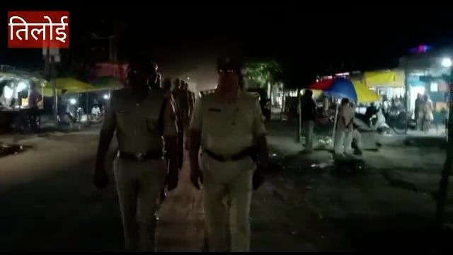 *शांति, सुरक्षा व कानून व्यवस्था के दृष्टिगत पुलिस अधीक्षक अमेठी द्वारा थानाक्षेत्र मोहनगंज में किया गया पैदल गस्त ।*
  