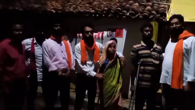 शिवसेना तालुका सिंदेवाहीच्या वतीने  अपंग व्यक्तीस धान्य किट चे  वाटप. 