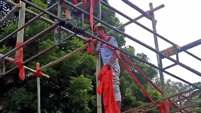 नवरात्रि पर भव्य पूजा पंडाल की हो रही है तैयारी