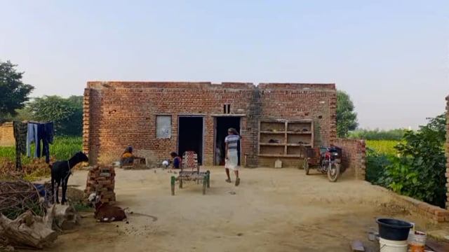 बिना विद्युत कनेक्शन के बकायेदार बनाकर थमाया नोटिस