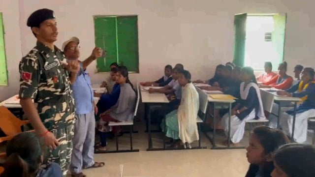 जिले के SSB बन्नूबगीचा के द्वारा छात्राओं को सेंट्रल आर्म्ड पुलिस फोर्स में भर्ती के लिए चलाया गया जागरुकता अभियान