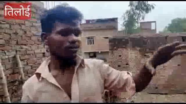 अमेठी–स्कूल के समय में स्कूल के बाहर कुर्सी पर बैठी अध्यापिका द्वारा मेज पर सिर रखकर खर्राटे भरने के मामले में वीडियो बन