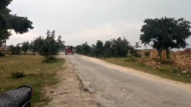 ओवरलोड गिट्टी लदे ट्रैक्टर चालकों पर खीरी पुलिस है मेहरबान, नहीं करती कोई कार्रवाई#Prayagraj 