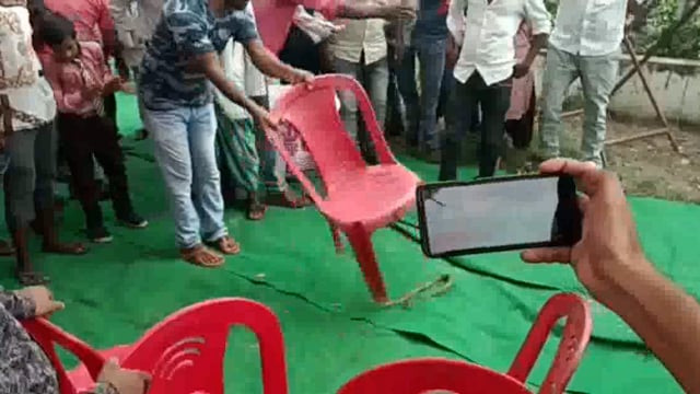 समोगरा में डिप्टी सीएम बृजेश पाठक के जन चौपाल कार्यक्रम के दौरान निकला साँप मची भगदड़ ।