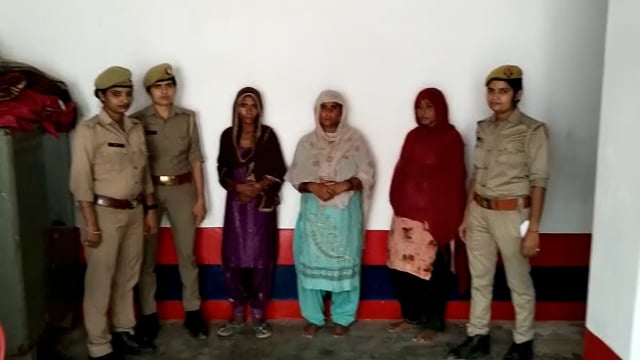 एसपी औरैया चारू निगम ने फफूंद थाना क्षेत्र में हुई गोकशी के मामले में तीन महिलाओं को गिरफ्तार कर भेजा माननीय न्यायालय