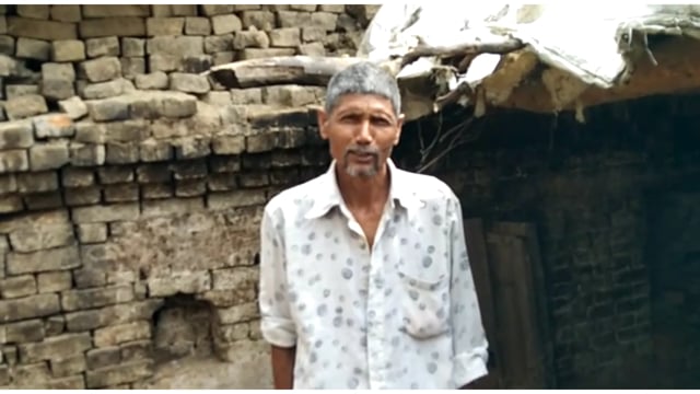 सहार ब्लाक क्षेत्र के ताजपुर छौक गांव में बरसात के चलते गिरा कच्चा मकान हजारों की गृहस्थी का सामान मलबे में हुआ तब्दील