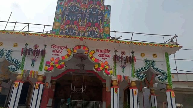 आकर्षण का केंद्र बना रहे इसको लेकर  शिव दुर्गा महावीर मंदिर सूर्यगढ़ा को भव्य तरीके से सजाया और संवारा जा रहा है