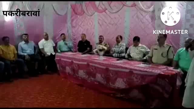 नवादा बिहार पकरीबरावां थाना परिसर में एक कार्यक्रम आयोजित कर पकरीबरावां एसडीपीओ मुकेश कुमार साहा की दी गई विदाई